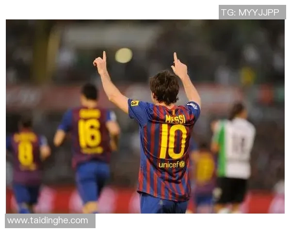 足球球星背影挑战：谁能通过背影识别出最强足球巨星